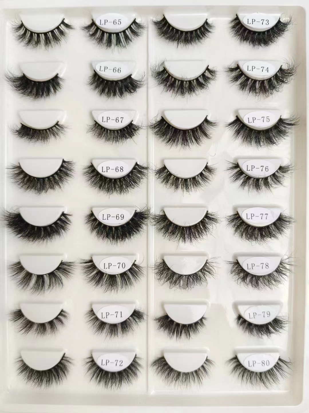 De ultieme gids voor wimperliefhebbers: alles wat u moet weten over valse wimpers en wimperclusters