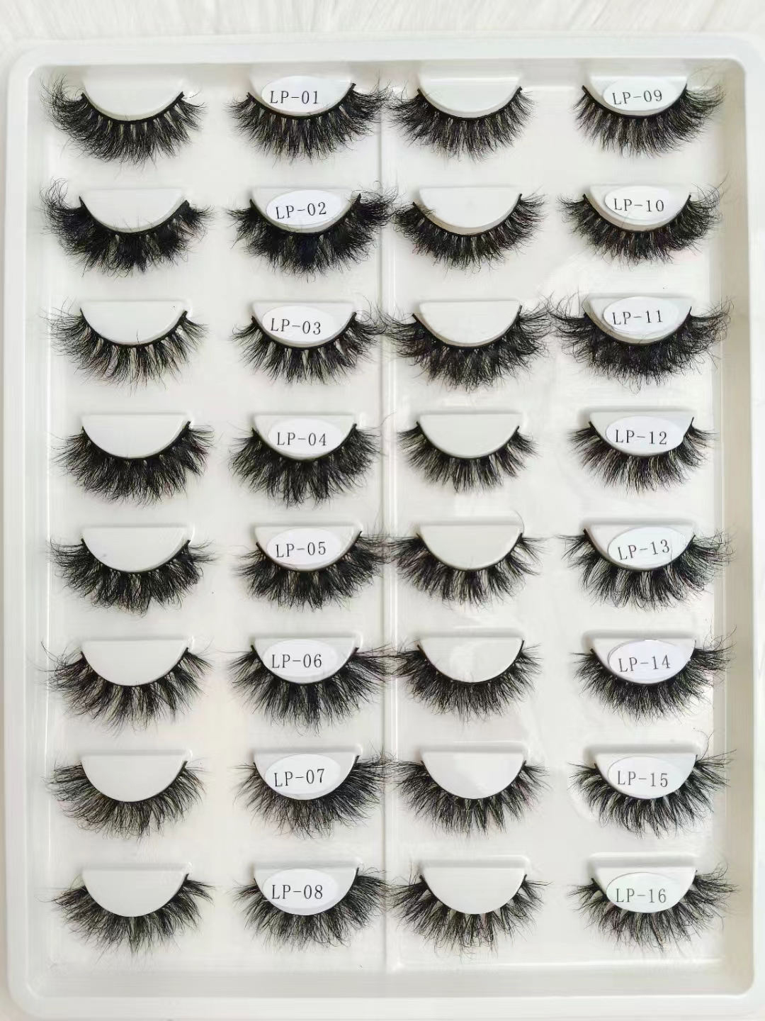 Geef uw dagelijkse look een boost met onze selectie hoogwaardige wimpers: van natuurlijk tot dramatisch