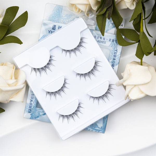 Bereik de perfecte anime-look met Clear Band Manga Lashes